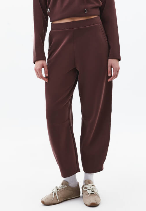 Barrel-Fit Pantolon ve Sweatshirt Kombini