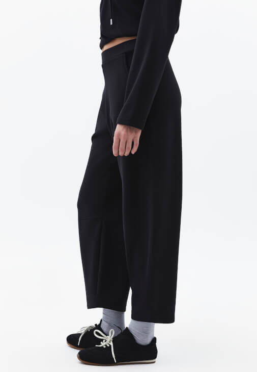 Modal Barrel-Fit Pantolon ve Sweatshirt Kombini