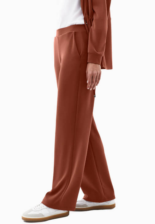 Boru Paça Pantolon ve Atlet Kombini