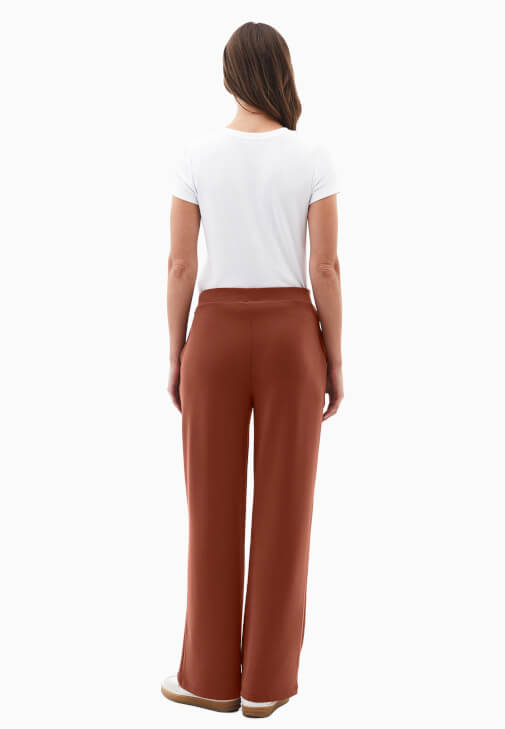 Boru Paça Pantolon ve Atlet Kombini