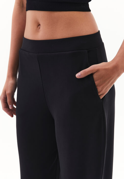 Modal Pantolon ve Crop Top Kombini