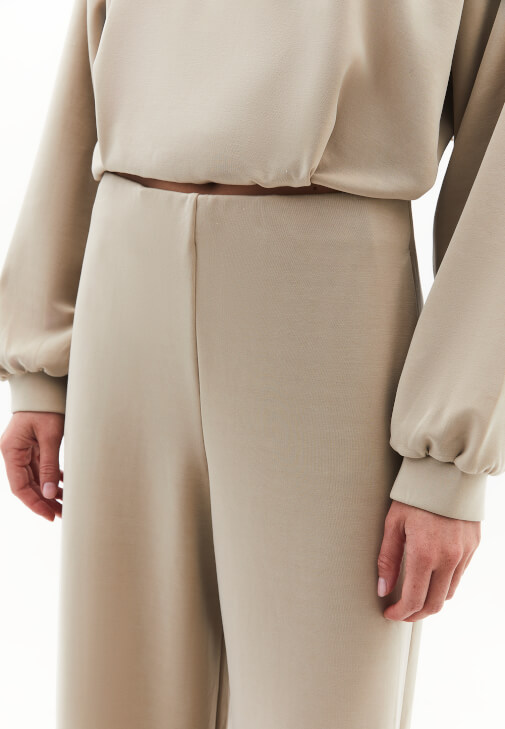 Bol Paça Pantolon ve Sweatshirt Kombini