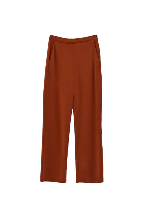 Modal Pantolon ve V Yaka Atlet Kombini