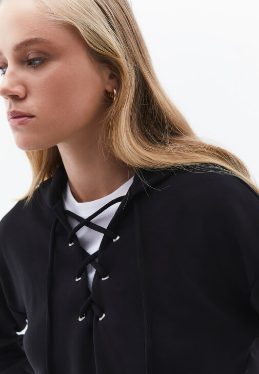 Bağcıklı Sweatshirt ve Pantolon Kombini