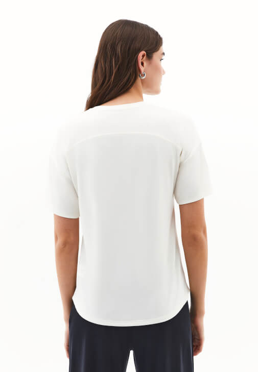 Modal Tişört ve Burgu Detaylı Pantolon Kombini