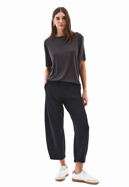 Oversize Tişört ve Modal Pantolon Kombini