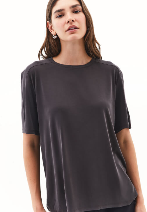 Oversize Tişört ve Modal Pantolon Kombini