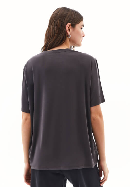 Oversize Tişört ve Modal Pantolon Kombini