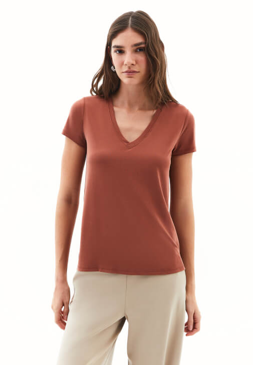 Modal Tişört ve Boru Paça Pantolon Kombini