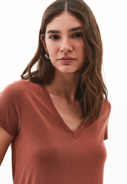 Modal Tişört ve Boru Paça Pantolon Kombini