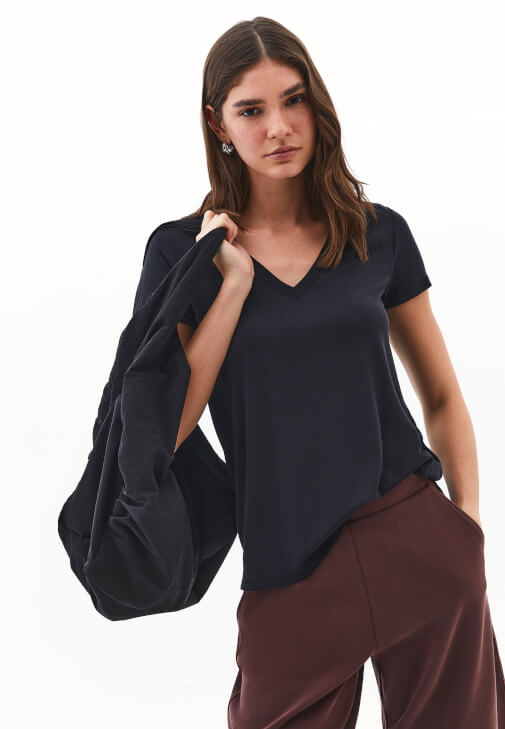 Siyah Modal V Yaka Tişört