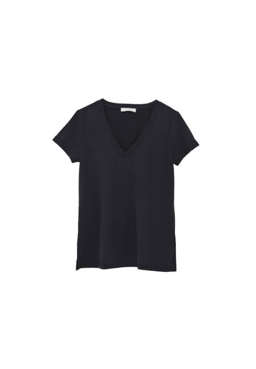 Modal V Yaka Tişört ve Boru Paça Pantolon Kombini