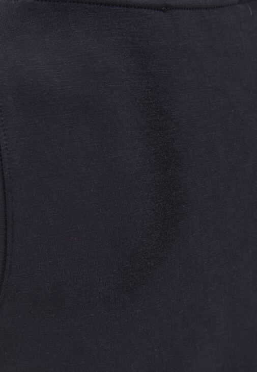 Modal Uzun Elbise ve Düz Terlik Kombini