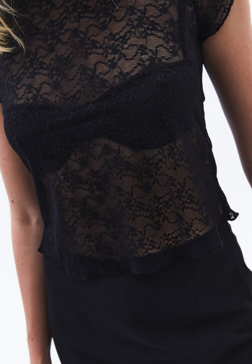 Dantel Tişört ve Etek Kombini