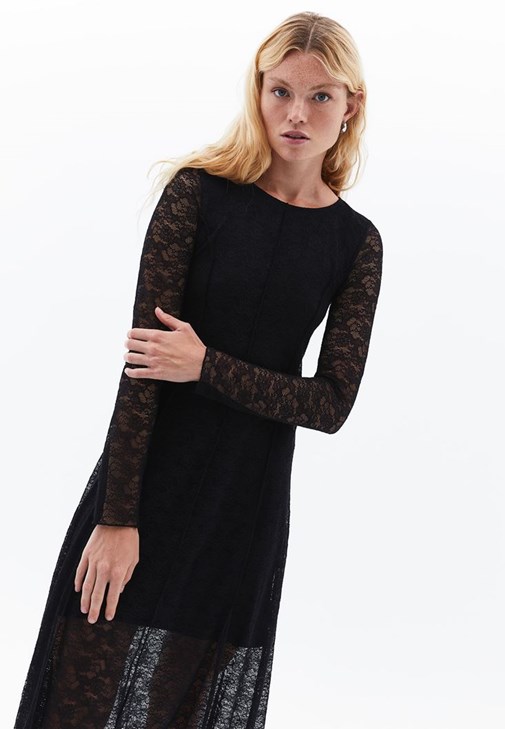 Dantelli Elbise ve Topuklu Çizme Kombini