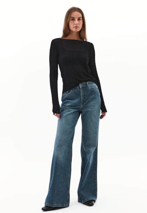  Dantelli Bluz ve Barrel-Fit Denim Kombini