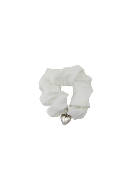 Beyaz Kalp Detaylı Saç Tokası