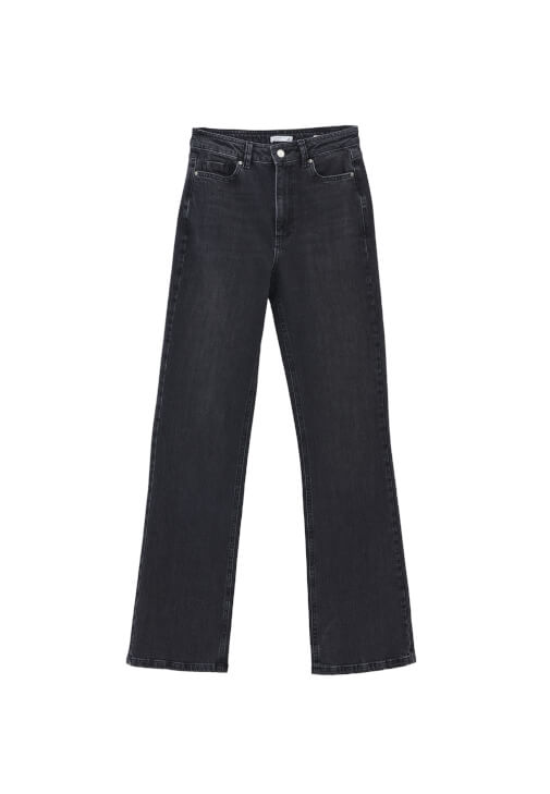 Bootcut Pantolon ve Düğmeli Tişört Kombini