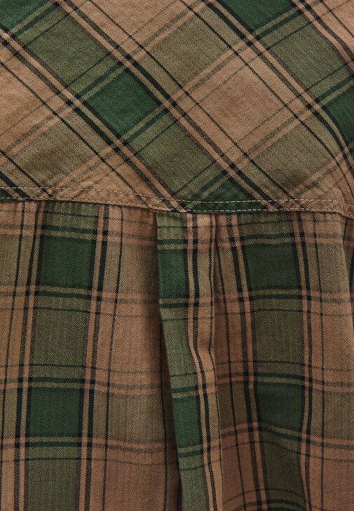 Yıkamalı Gömlek ve Barrel-Fit Denim Kombini