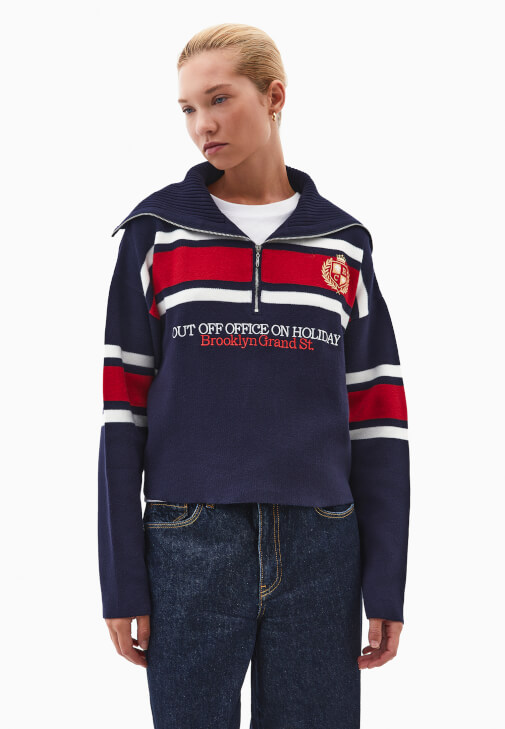 Fermuarlı Kazak ve Barrel-Fit Denim Kombini