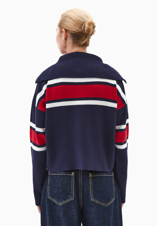 Fermuarlı Kazak ve Barrel-Fit Denim Kombini