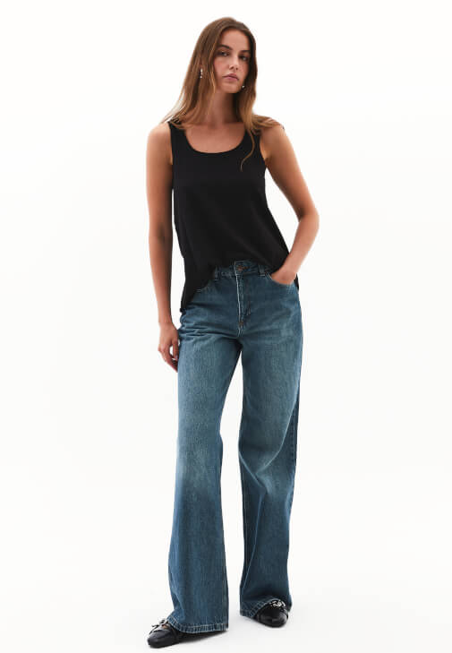 U Yaka Atlet ve Bootcut Denim Kombini