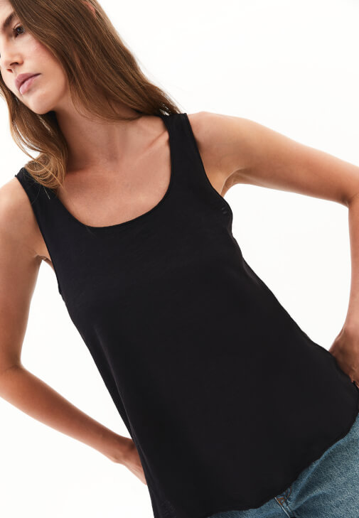 U Yaka Atlet ve Bootcut Denim Kombini