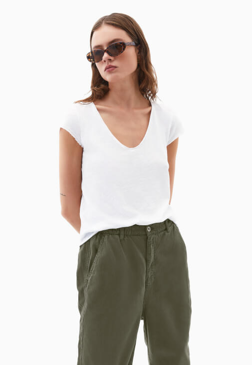 Beyaz Pamuklu V Yaka Tişört