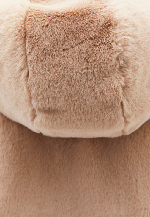 Kapüşonlu Kürk ve Kargo Pantolon Kombini