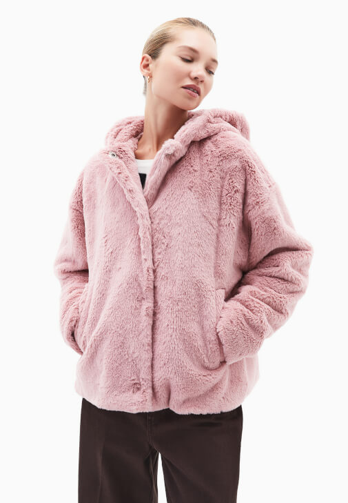 Vegan Kürk ve Wide-Leg Pantolon Kombini