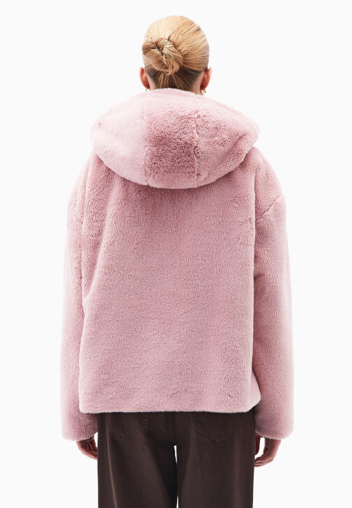 Vegan Kürk ve Wide-Leg Pantolon Kombini