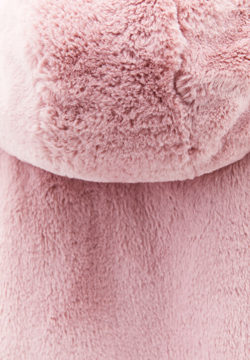 Vegan Kürk ve Wide-Leg Pantolon Kombini