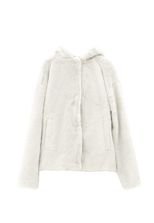 Kapüşonlu Kürk ve Denim Pantolon Kombini