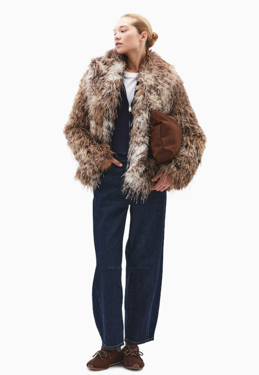  Vegan Kürk ve Barrel-Fit Pantolon Kombini