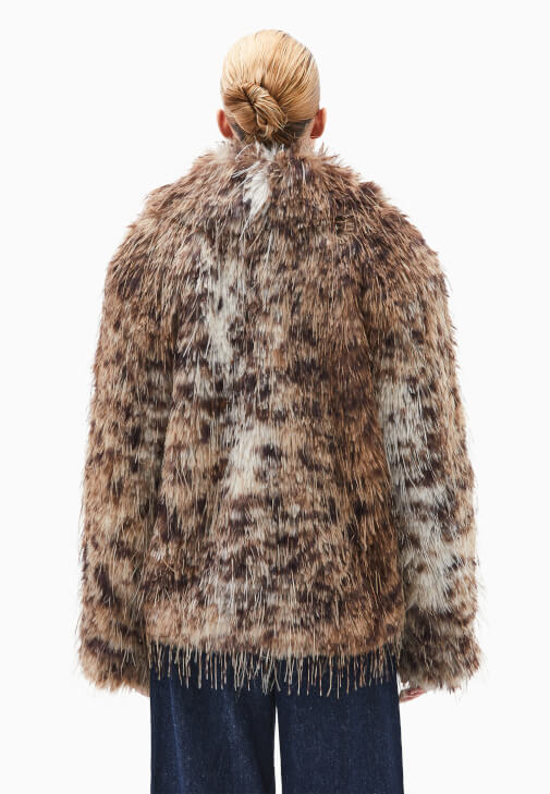 Vegan Kürk ve Barrel-Fit Pantolon Kombini