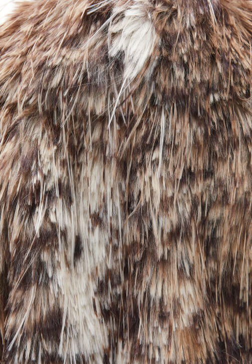 Vegan Kürk ve Barrel-Fit Pantolon Kombini