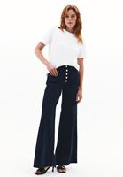 Yüksek Bel Denim ve Oversize Tişört Kombini