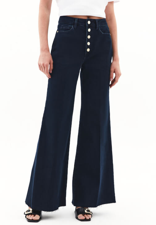 Yüksek Bel Denim ve Oversize Tişört Kombini