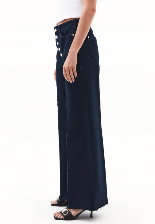 Yüksek Bel Denim ve Oversize Tişört Kombini