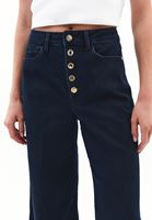 Yüksek Bel Denim ve Oversize Tişört Kombini