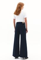 Yüksek Bel Denim ve Oversize Tişört Kombini