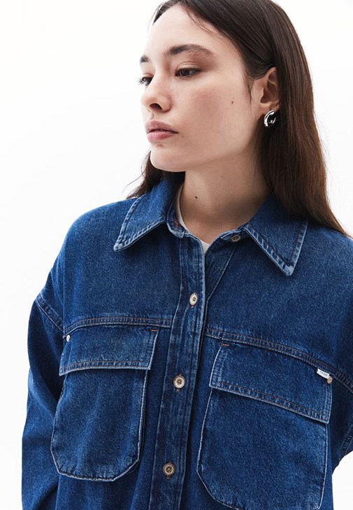 Denim Gömlek ve Rugan Etek Kombini