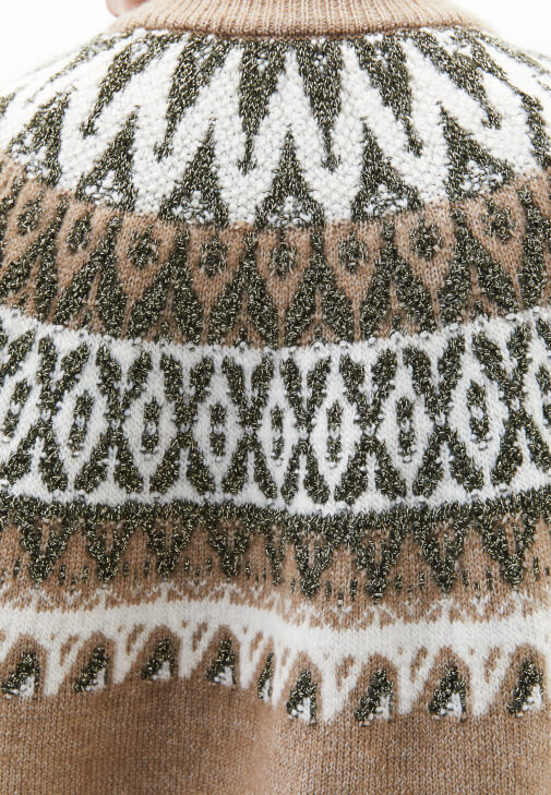 Jakarlı Kazak ve Pantolon Kombini