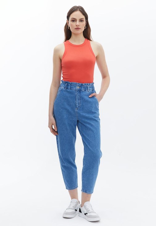 Pamuklu Atlet ve Baggy-Fit Pantolon Kombini