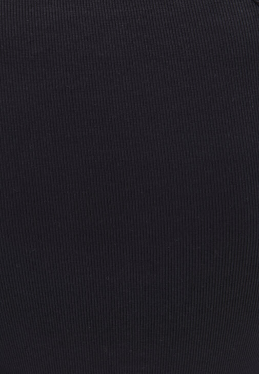 Dantelli Tişört ve Bol Paça Pantolon Kombini