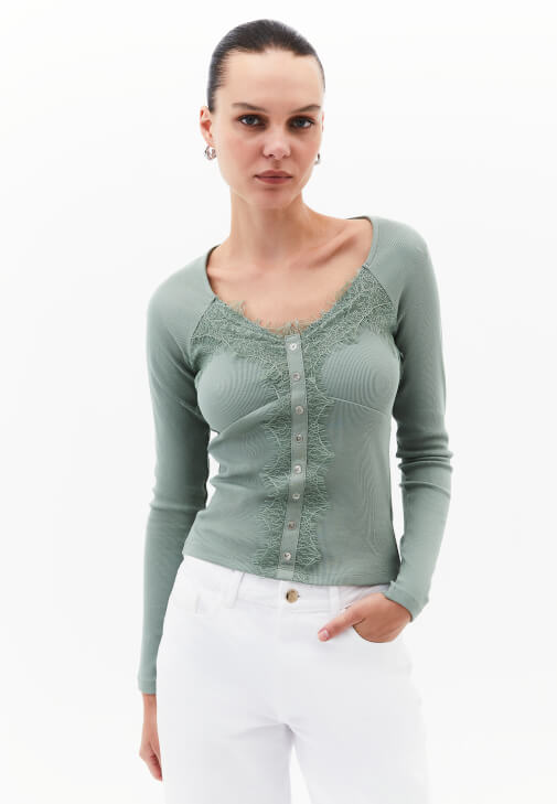 Yeşil Dantel Detaylı Tişört