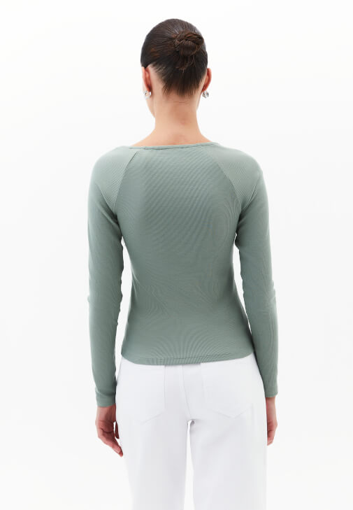 Dantelli Tişört ve Yüksek Bel Pantolon Kombini