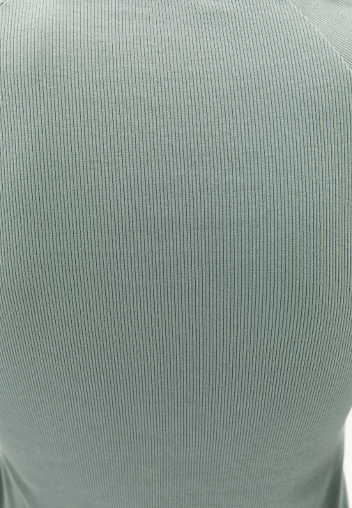 Dantelli Tişört ve Yüksek Bel Pantolon Kombini