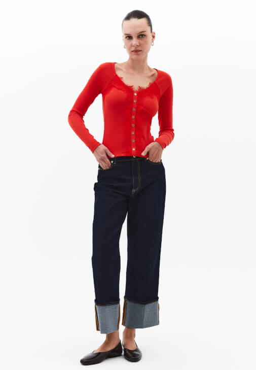 Dantelli Tişört ve Straight-Fit Pantolon Kombini