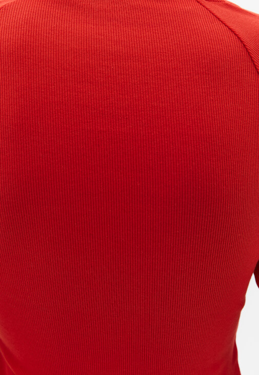 Dantelli Tişört ve Straight-Fit Pantolon Kombini